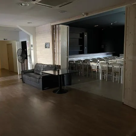 Studio Arena Hostel & Dorms