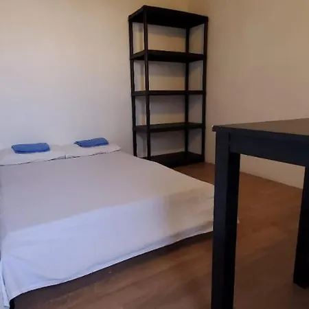 Studio Arena Hostel & Dorms
